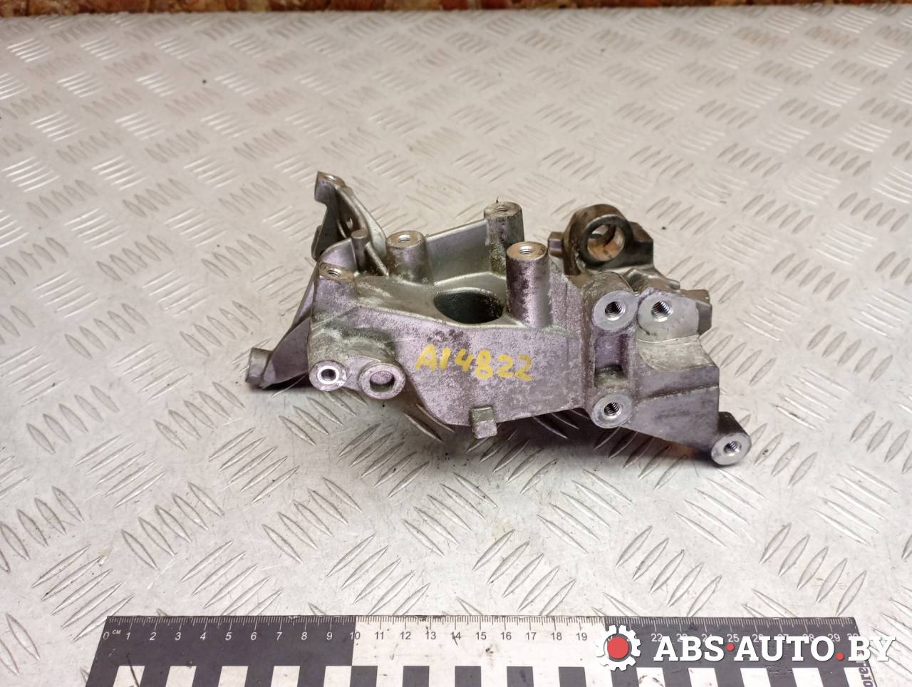 кронштейн генератора Peugeot 5008 1 поколение 2011, 1.6 л., дизель, МКПП, передний привод, 9684613880 - фото №1