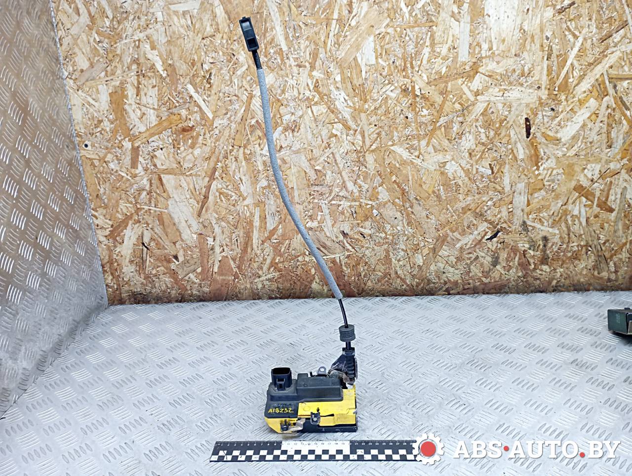 замок двери передней правой Volvo XC90 1 поколение 2005, 2.4 л., D 5244 T, дизель, АКПП, внедорожник 5 дв., полный подключаемый привод, правый руль - фото №1