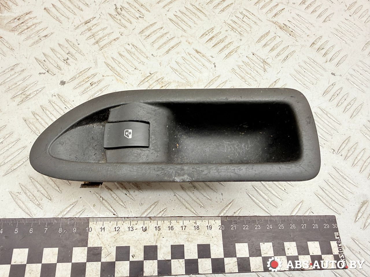 кнопка стеклоподъемника двери задней левой Renault Laguna 2 поколение 2003, 1.8 л., F4P 774, бензин, МКПП, хетчбэк 5 дв., 8200016013, 28078G - фото №1