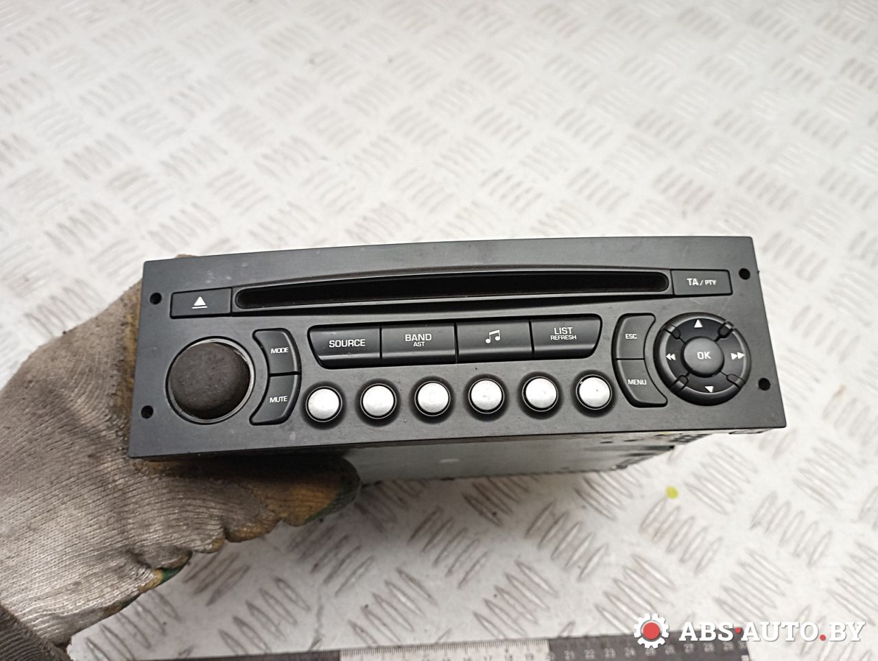 магнитола Citroen C4 Picasso 1 поколение 2011, 1.6 л., 9HR (DV6C), дизель, МКПП, правый руль, 96766657XT - фото №1