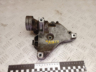 кронштейн компрессора кондиционера Volkswagen Passat B6 2010, 1.4 л., CDGA, бензин, АКПП, универсал, 03C903143B, 950063