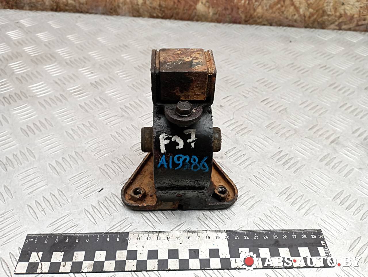 подушка крепления КПП Kia Sorento 2 поколение 2010, 2.2 л., дизель, МКПП, полный привод, правый руль, 219122B000, 10031237 - фото №1