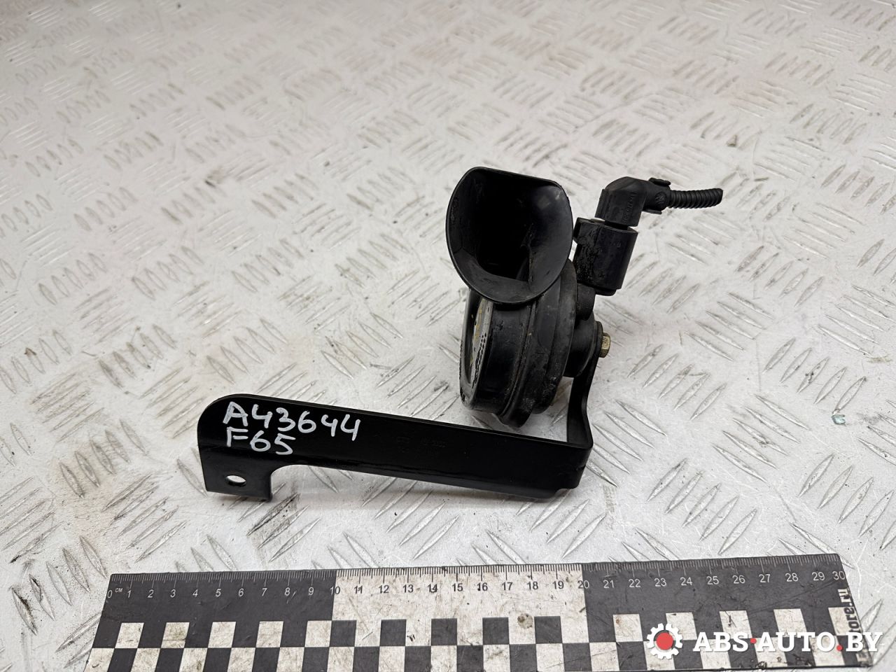 сигнал (клаксон) Volkswagen Touareg 1 поколение 2006, 3.0 л., BKS, дизель, АКПП, внедорожник 5 дв., полный привод, A28657625, E1000209, 6N0951221, 7L6951185 - фото №1