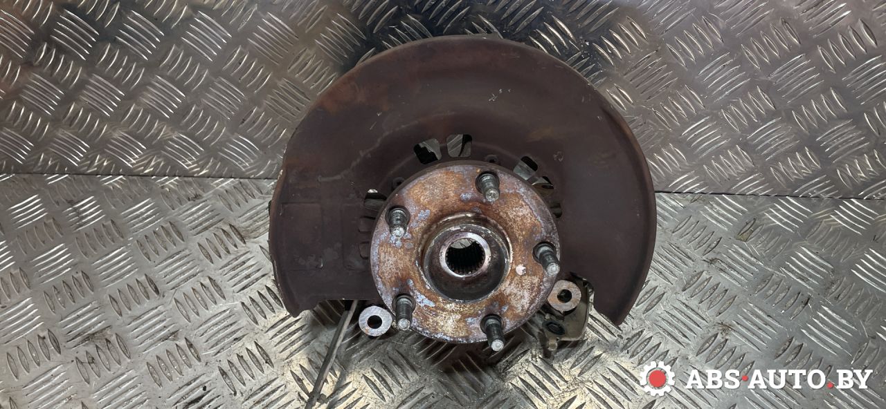 ступица передняя правая Toyota RAV4 2 поколение (XA20) 2003, 2.0 л., 1CD-FTV, дизель, МКПП, внедорожник 5 дв. - фото №1