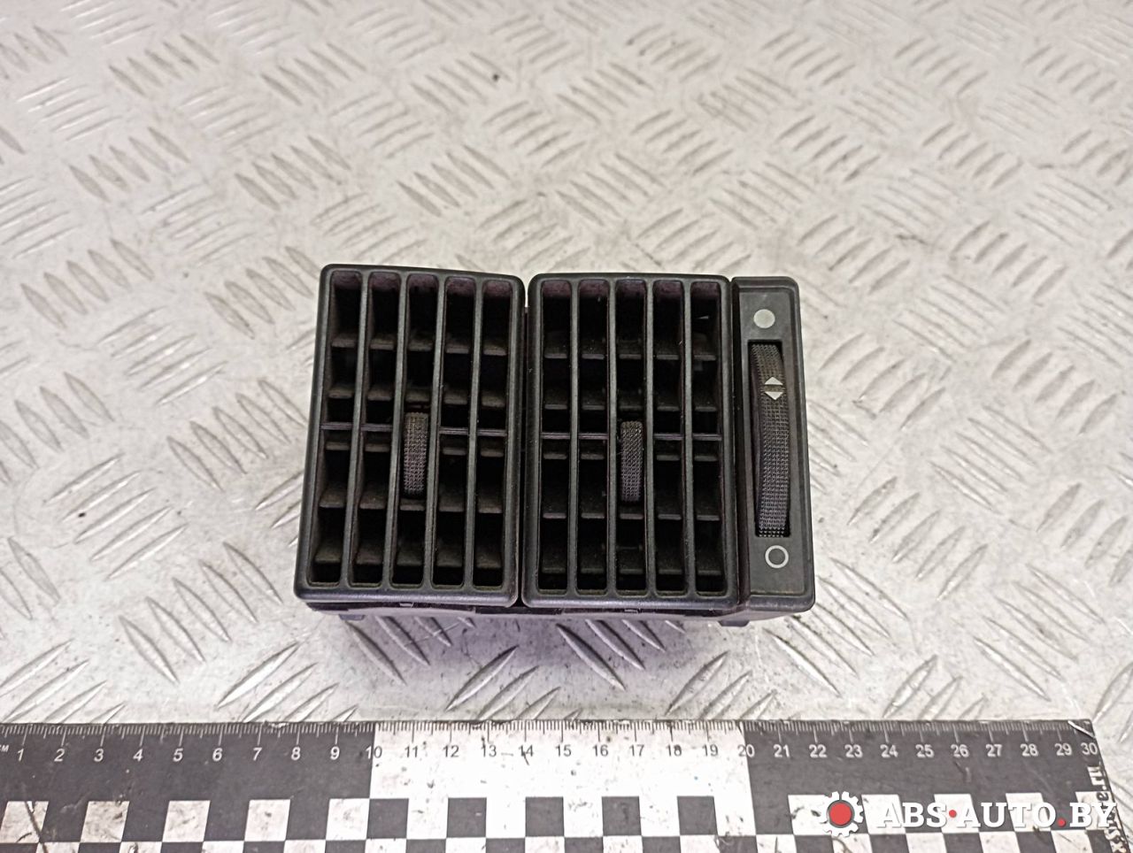 дефлектор обдува салона Audi 80 8C/B4 1995, 8A1820901A - фото №1