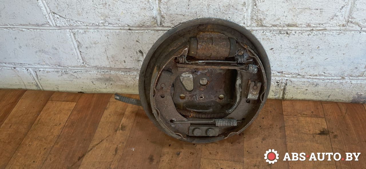 защитный кожух тормозного механизма Ford Fiesta 3 поколение 1991 - фото №1