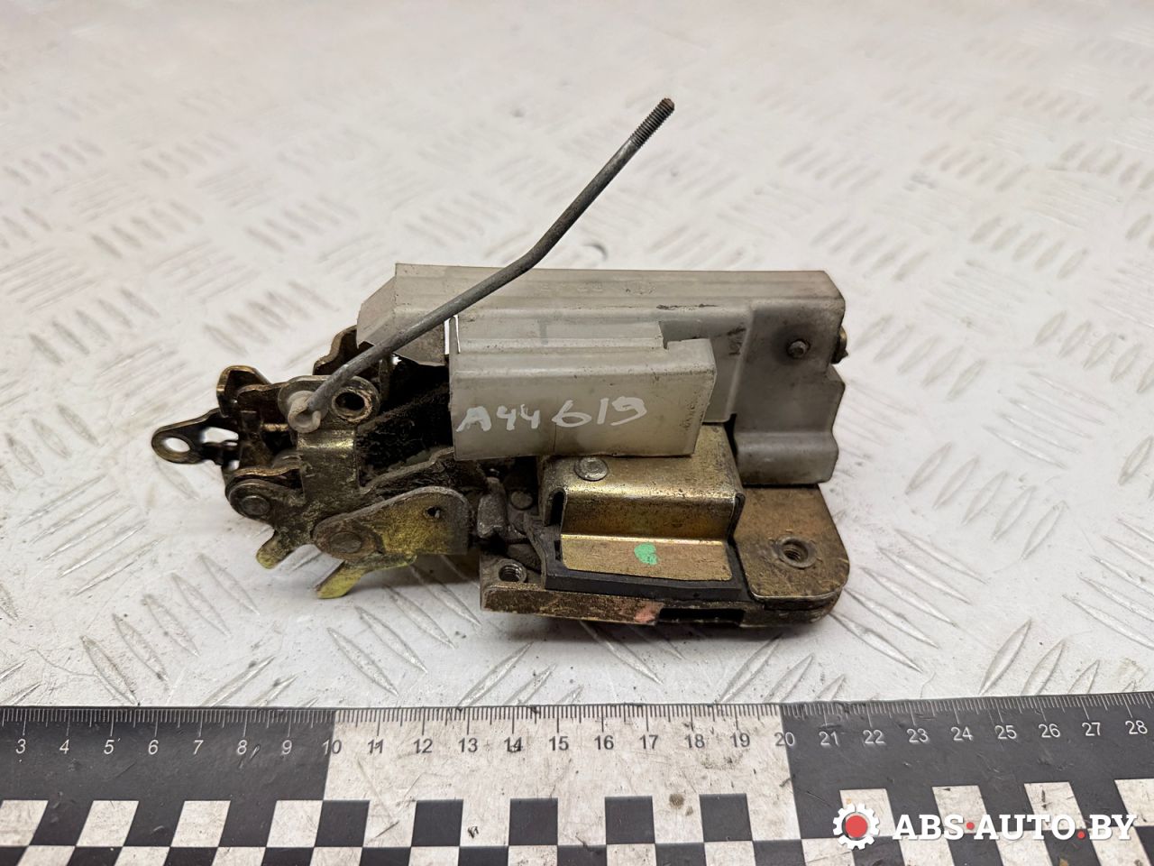 замок двери передней правой Volkswagen Transporter T4 2001, 2.5 л., ACV, дизель, МКПП, микроавтобус, 702837016C - фото №1