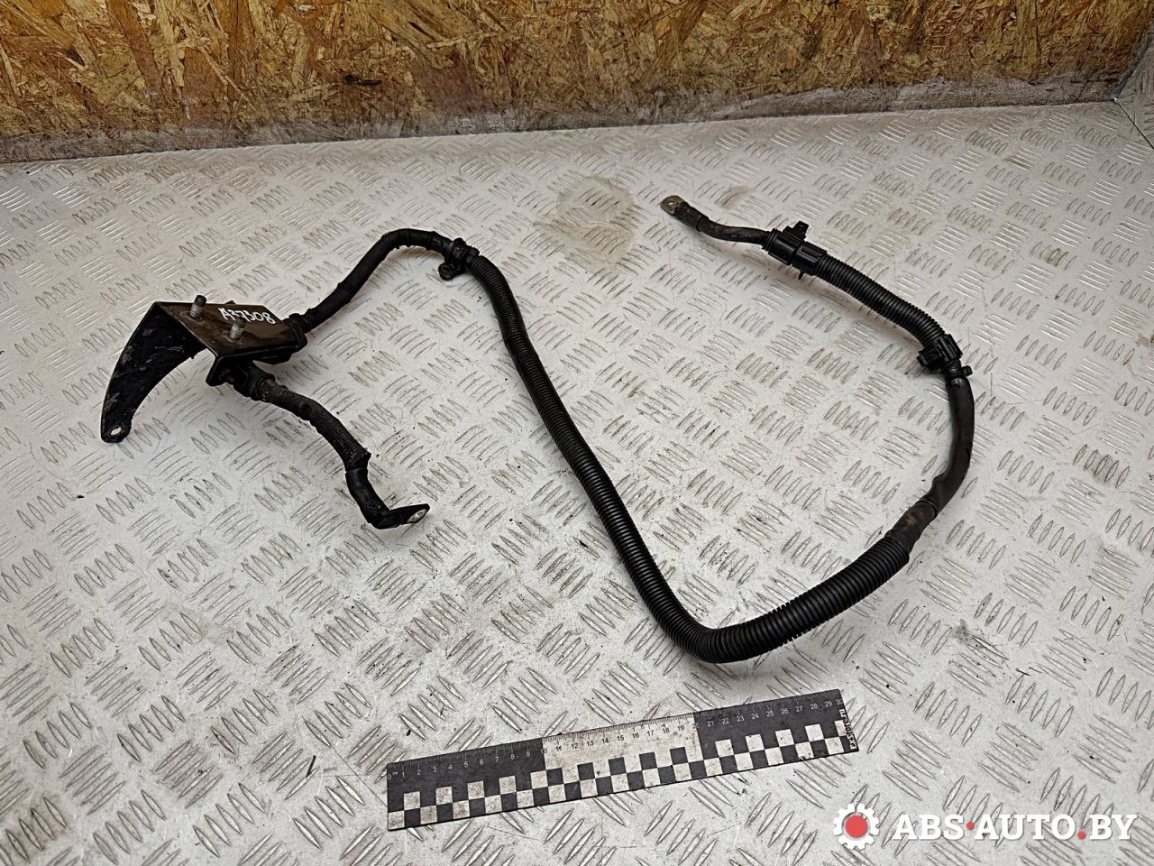 клемма аккумулятора плюс Volkswagen Touareg 1 поколение 2006, 2.5 л., BAC, дизель, МКПП, внедорожник 5 дв., 7L0971228A - фото №1