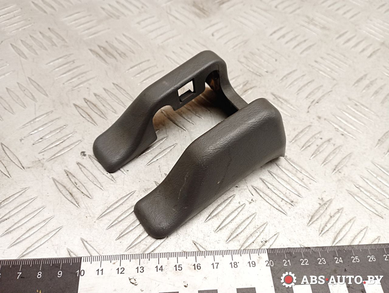 Пластик салазок сидений Toyota RAV4 2 поколение (XA20) 2003, 2.0 л., 1CD-FTV, дизель, МКПП, внедорожник 5 дв., 7215942010 - фото №1