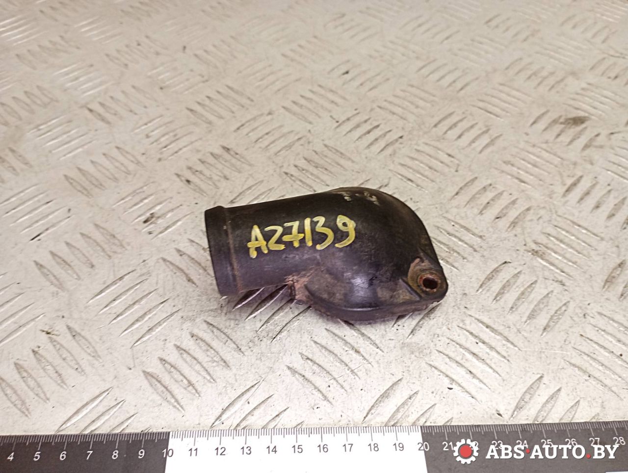 фланец (тройник) системы охлаждения Volkswagen Transporter T4 1995, 2.5 л., дизель, МКПП, 074121121 - фото №1