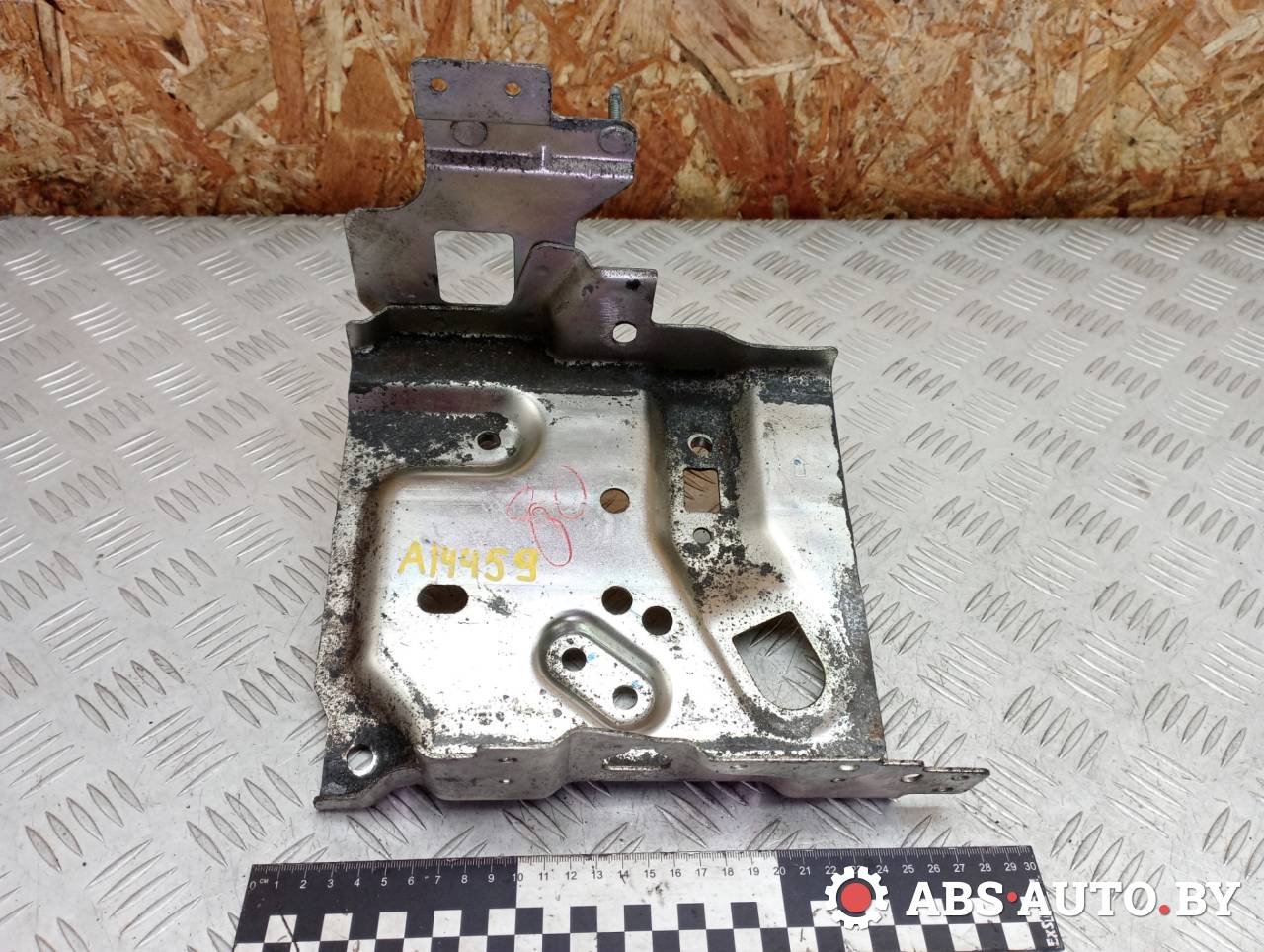 полка аккумулятора Nissan X-Trail T32 2014, 1.6 л., R9M, дизель, МКПП, полный подключаемый привод, правый руль - фото №1