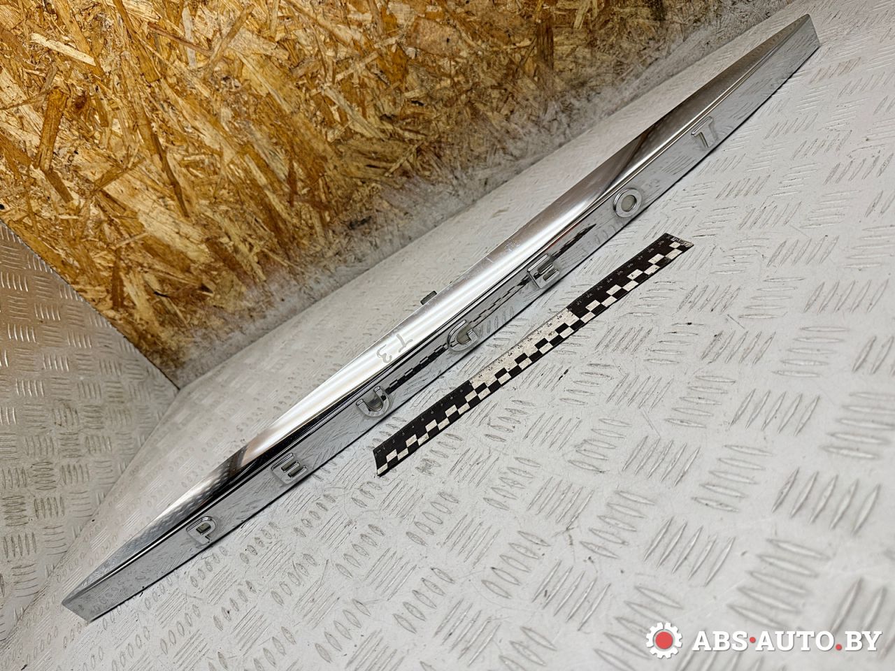 накладка подсветки номера Peugeot 407 1 поколение 2007, 2.2 л., дизель, универсал, 9645271580 - фото №1