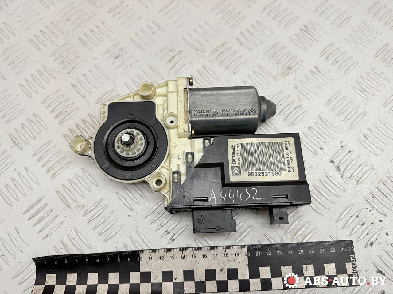 моторчик стеклоподъемника передний правый Citroen C5 1 поколение 2002, 2.0 л., RHZ (DW10ATED), дизель, АКПП, 9632531980, 104993105, 101387101, 990184200, 7746002114 - фото №1