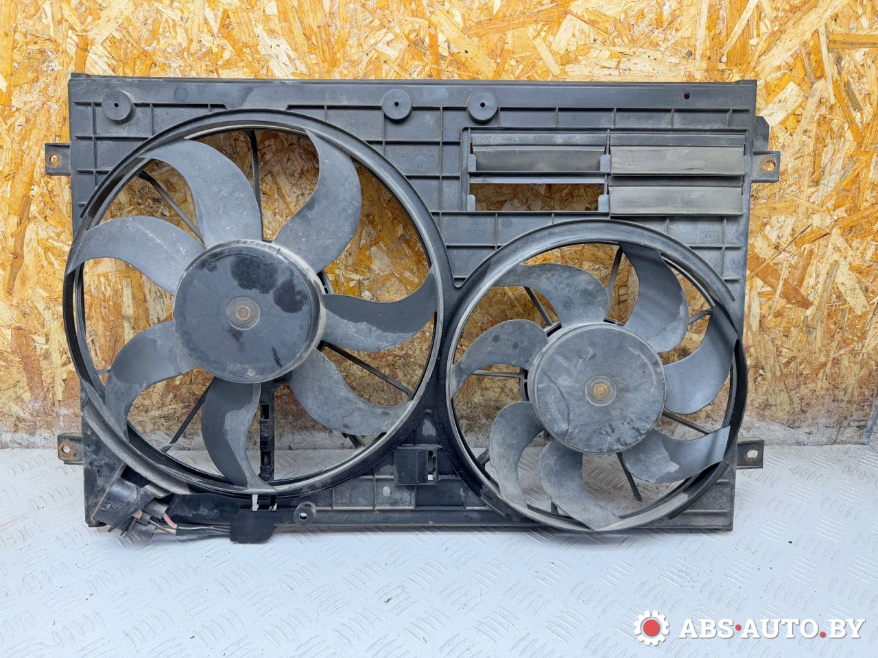 вентилятор радиатора Volkswagen Passat B6 2007, 2.0 л., BMP, дизель, МКПП, универсал, 1K0121207AA, 1K0121205G, 1355D300191 - фото №1