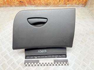 бардачок Ford Focus 1 поколение [рестайлинг] 2003, 1.6 л., бензин, МКПП, седан