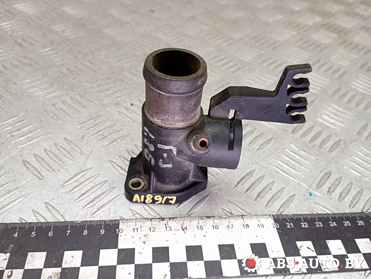 фланец (тройник) системы охлаждения Volkswagen Golf 3 поколение 1995, 1.8 л., бензин, 037121133F, TVZ1441NF, P290014, 037121132E, 037121133E - фото №1