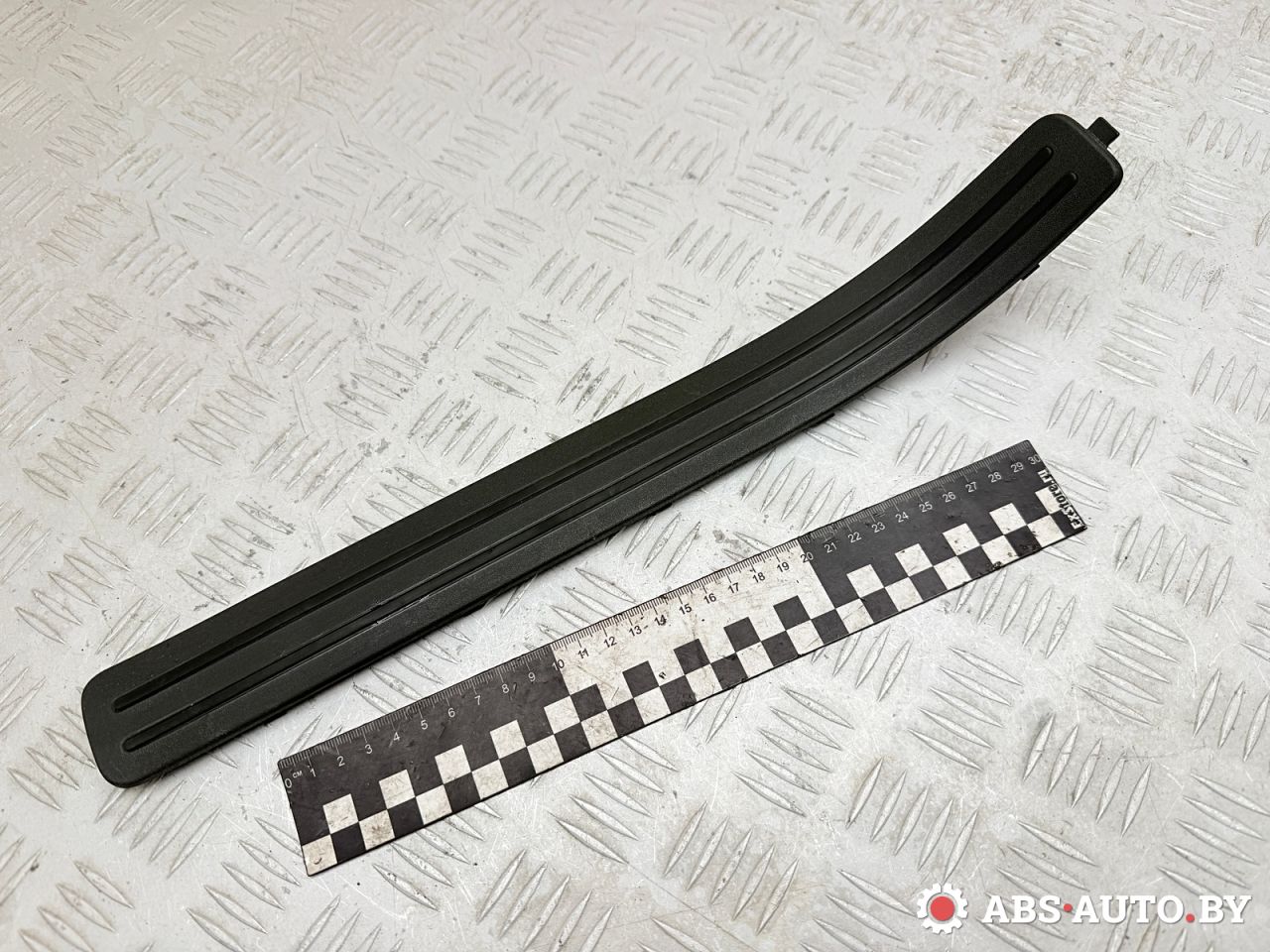 накладка на порог внутренняя Volkswagen Touareg 1 поколение 2006, 3.0 л., BKS, дизель, АКПП, внедорожник 5 дв., полный привод, 7L0853794B - фото №1