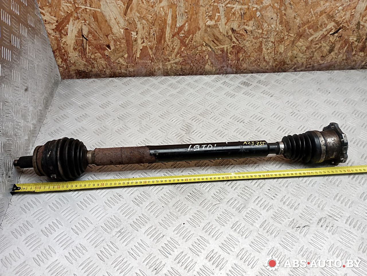 полуось передняя правая (приводной вал, ШРУС) Skoda Roomster 1 поколение 2007, 1.9 л., дизель, 6Q0407272BK - фото №1