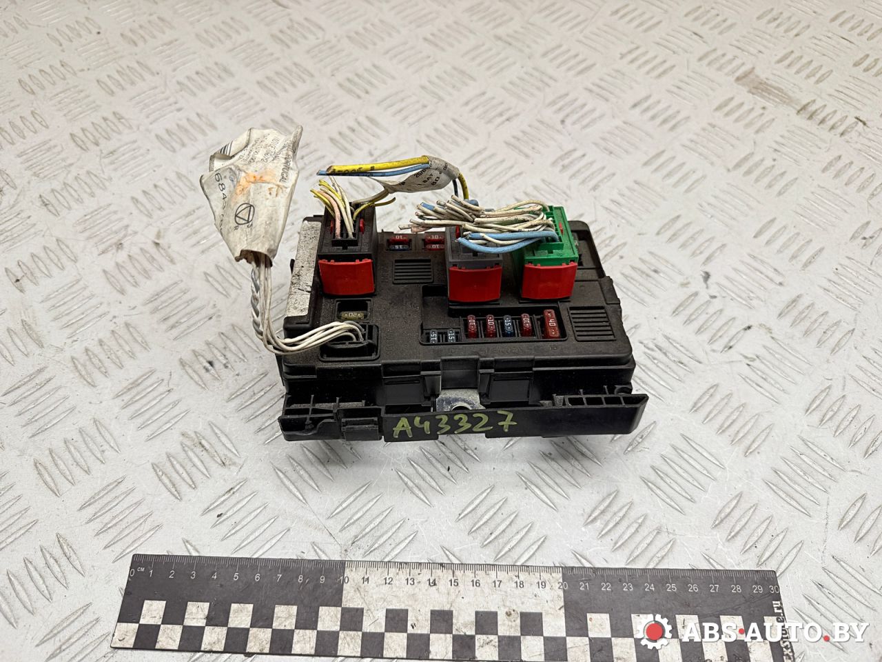 блок предохранителей Citroen C5 1 поколение 2002, 2.0 л., RHZ (DW10ATED), дизель, АКПП, 9643498880, T118470003G, 9646843780, 9640333880 - фото №1