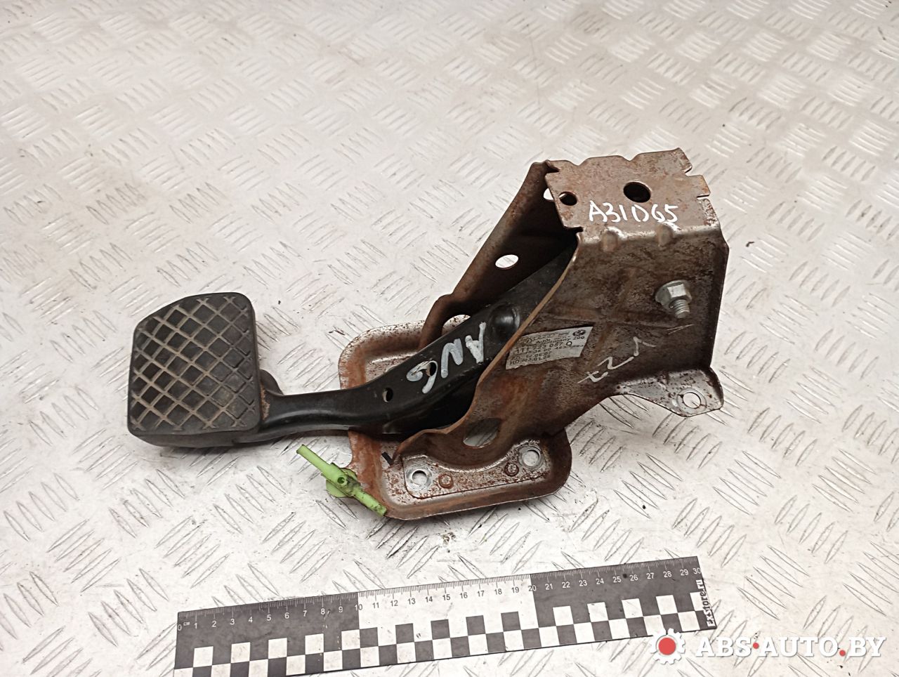 педаль тормоза Volkswagen Caddy 3 поколение 2008, 1.9 л., BLS, дизель, АКПП, 1T1723057Q - фото №1