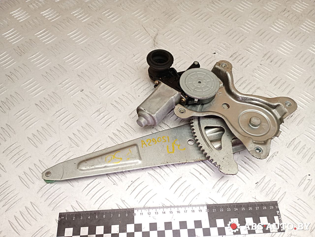 стеклоподъемник электрический задний правый Toyota RAV4 2 поколение (XA20) 2003, 2.0 л., 1CD-FTV, дизель, МКПП, внедорожник 5 дв., 8572032150, 0621009521 - фото №1