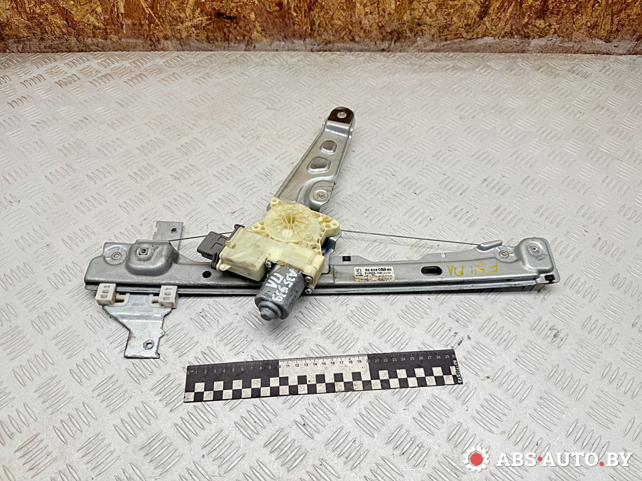 стеклоподъемник электрический передний левый Peugeot 5008 1 поколение 2013, 1.6 л., дизель, робот, правый руль, 9682808980, 914238100, 7746023500, 962942201D - фото №1