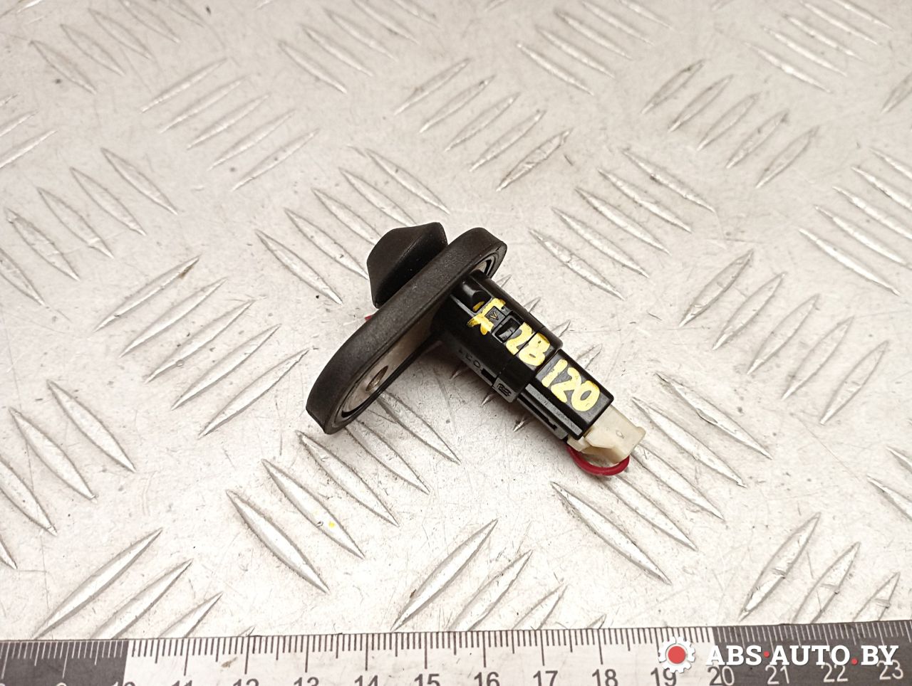 выключатель концевой (концевик) Toyota RAV4 2 поколение (XA20) 2003, 2.0 л., 1CD-FTV, дизель, МКПП, внедорожник 5 дв., 8423160070 - фото №1