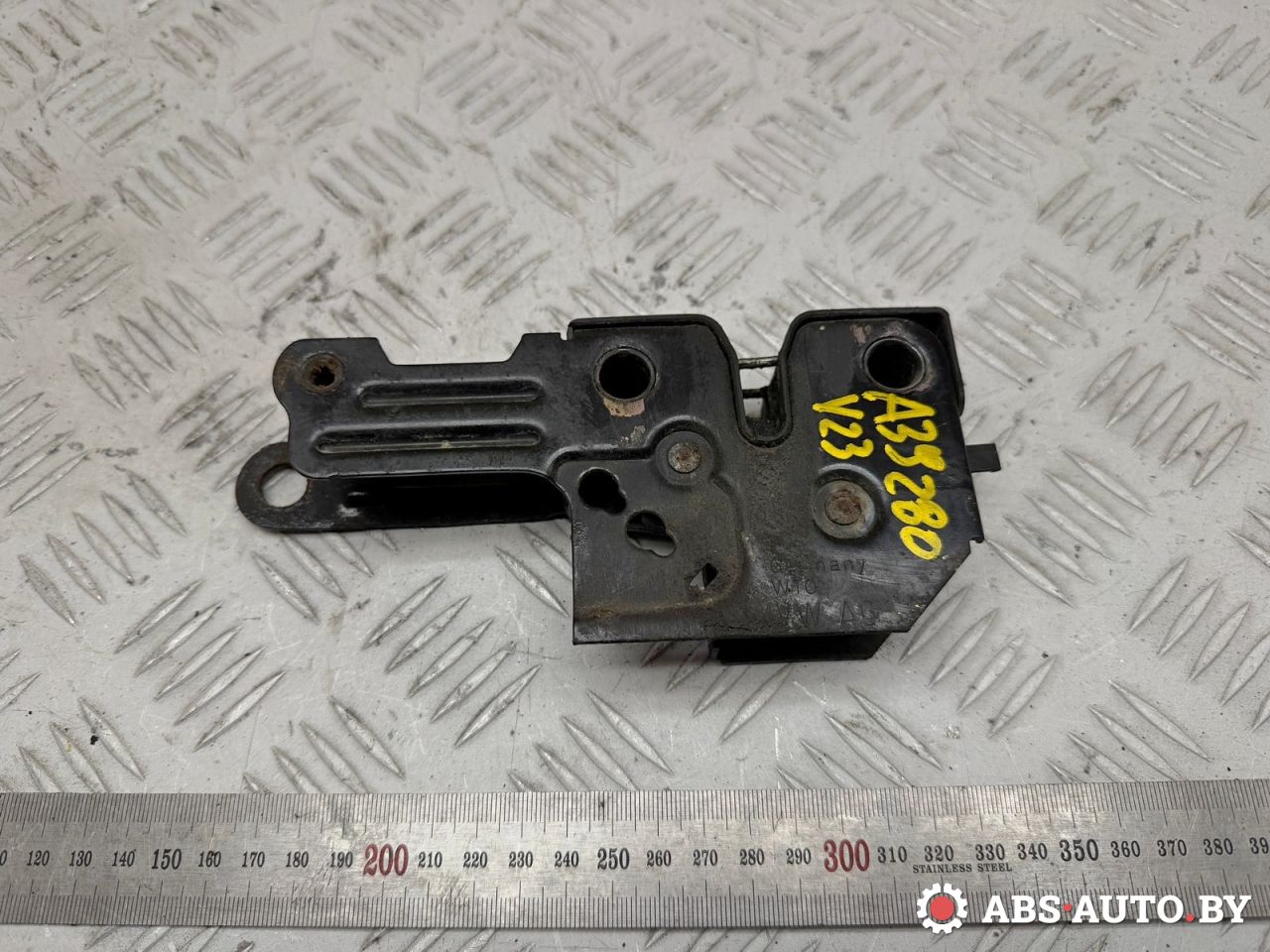 замок капота Volkswagen Phaeton 1 поколение 2006, 3.2 л., бензин, АКПП, 3D0823509C - фото №1