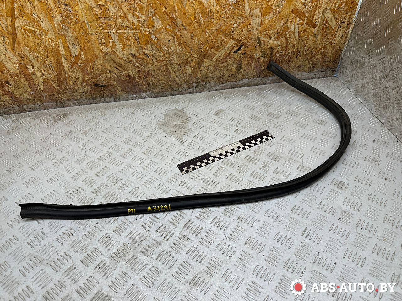 уплотнитель подкапотного пространства Opel Vectra B 1997, 2.0 л., Y 20 DTL, дизель, МКПП - фото №1