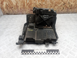 полка аккумулятора Renault Scenic 2 поколение 2006, передний привод, 8200467409, 8200467408, 8200467406