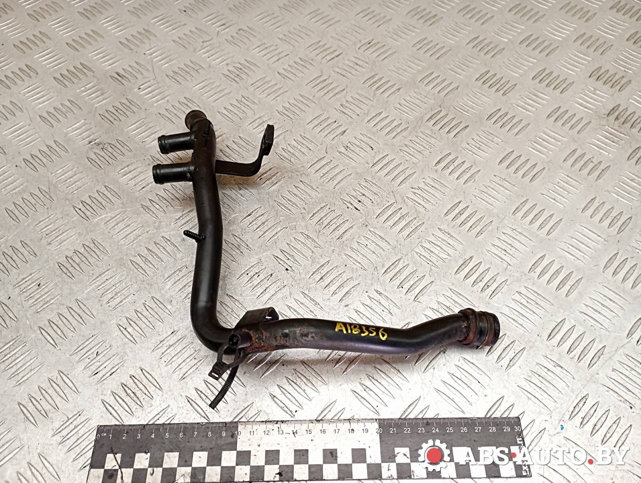 трубка охлаждающей жидкости Audi A2 8Z 2004, 1.4 л., дизель, 045121065H - фото №1