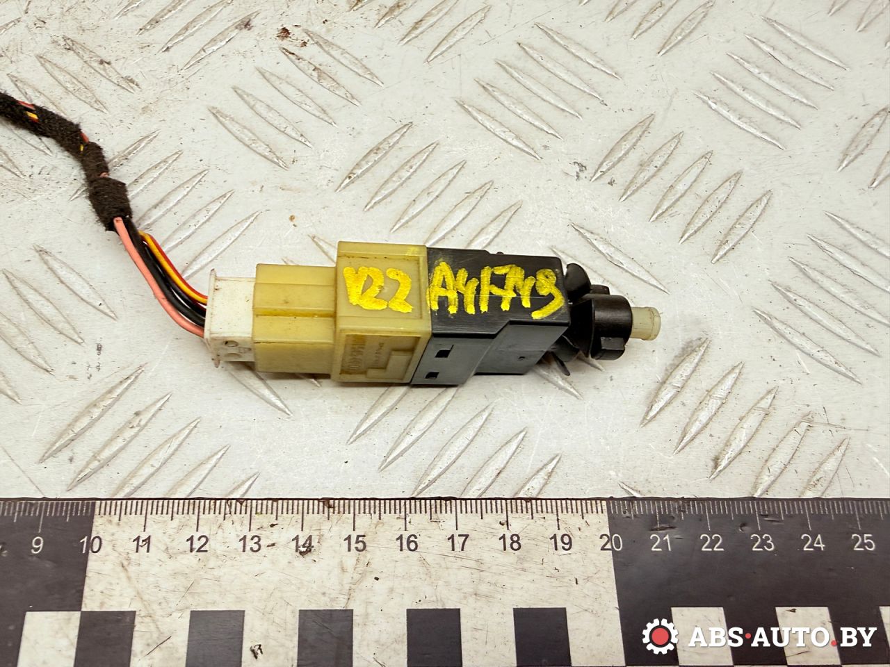 Датчик педали тормоза (лягушка) Mercedes-Benz A W169 2 поколение (2004-2008) 2004, 2.0 л., M 266.960, бензин, МКПП, A0015454409, A0015456709, A0015459609, 0015454409, 0015456709, 0015459609, 2E0945515A, 2E0945515B - фото №1