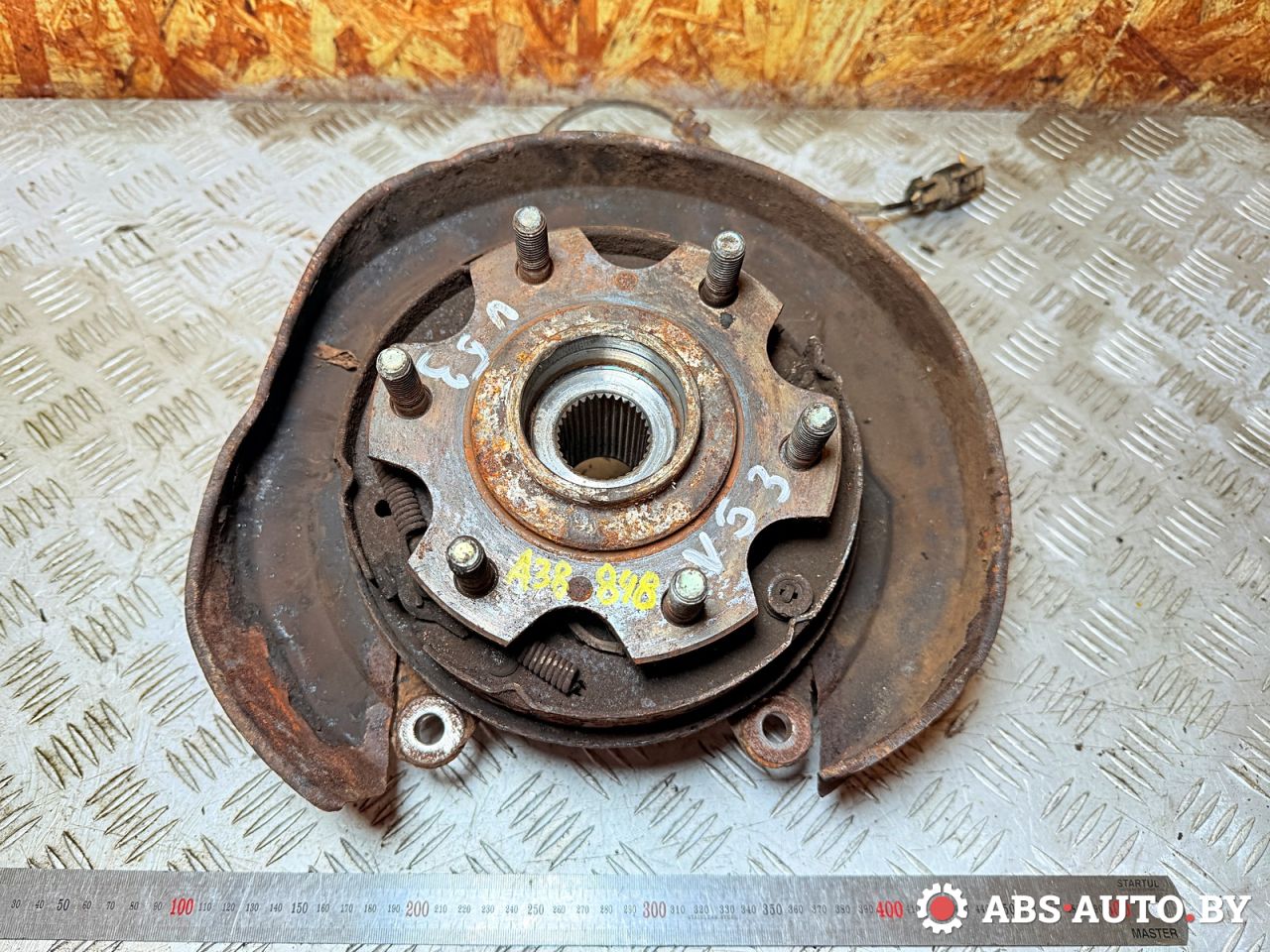 ступица задняя правая Mitsubishi Pajero 3 поколение 2002, 3.2 л., дизель, МКПП, внедорожник 3 дв., полный привод, MR418068, MR418066 - фото №1