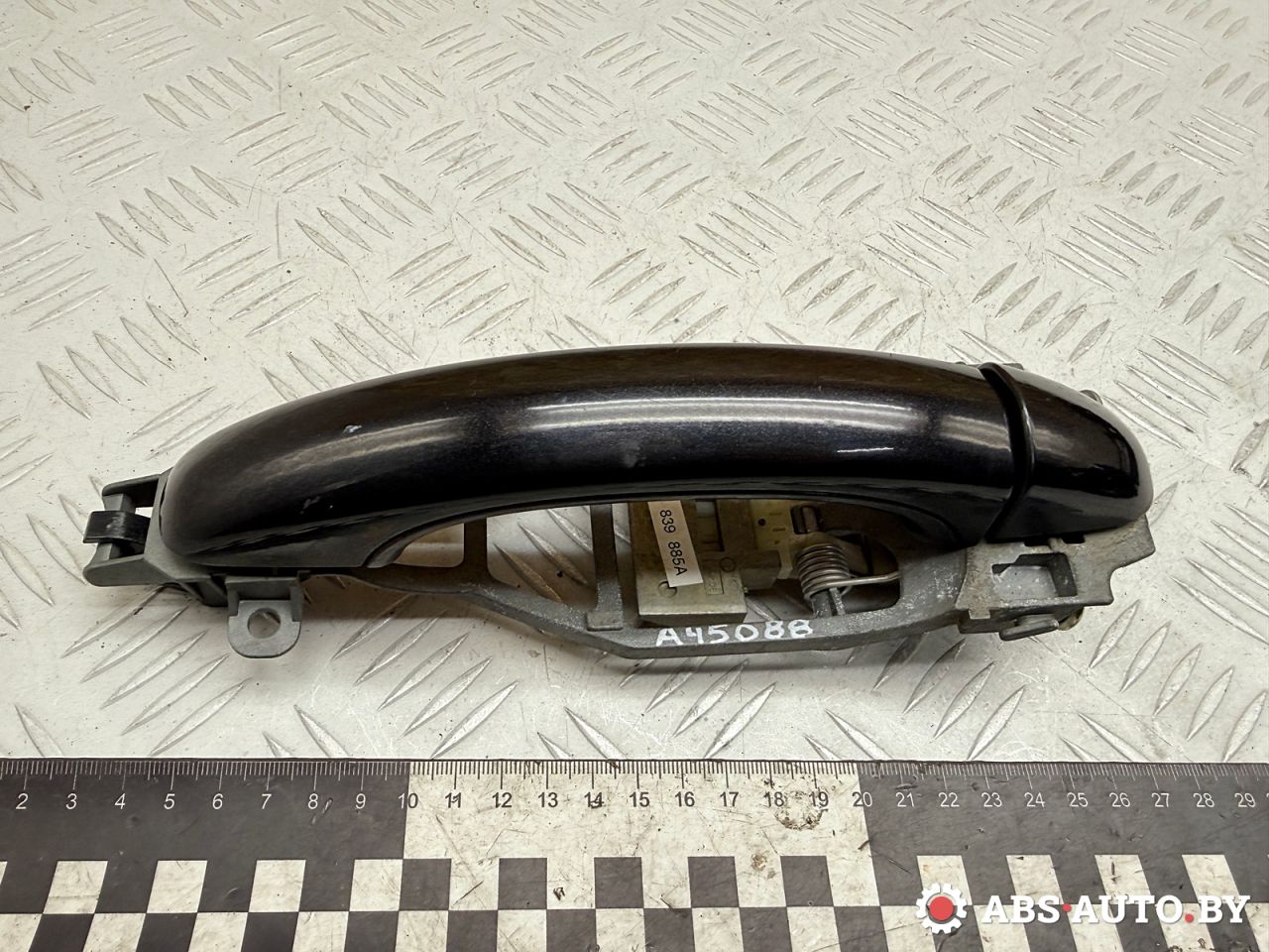 ручка наружная задняя правая Volkswagen Touareg 1 поколение 2006, 3.0 л., BKS, дизель, АКПП, внедорожник 5 дв., полный привод, 7L0839885A - фото №1