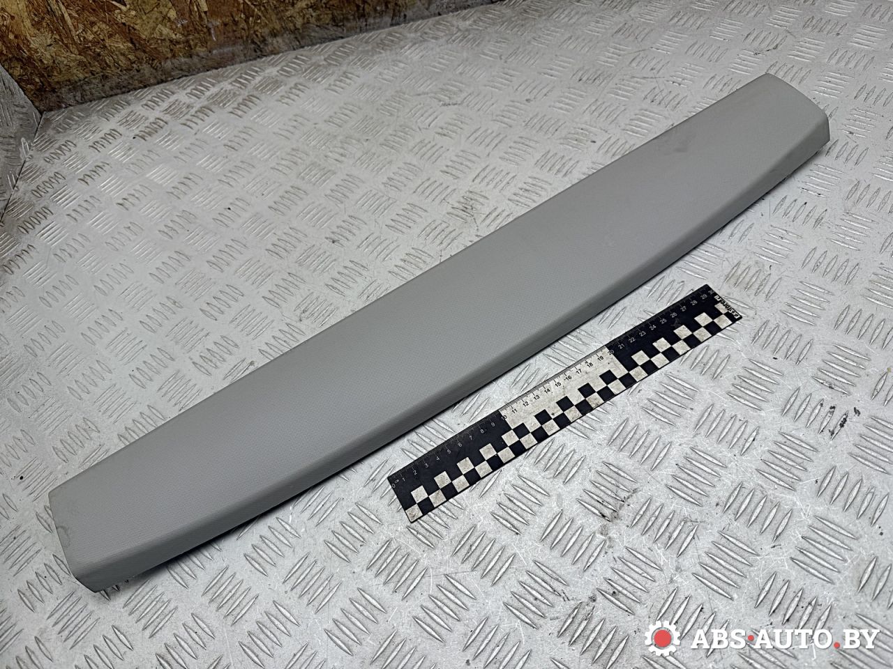 обшивка крышки багажника Mazda 6 GG 2003, 2.0 л., бензин, МКПП, правый руль, GJ6J68930 - фото №1