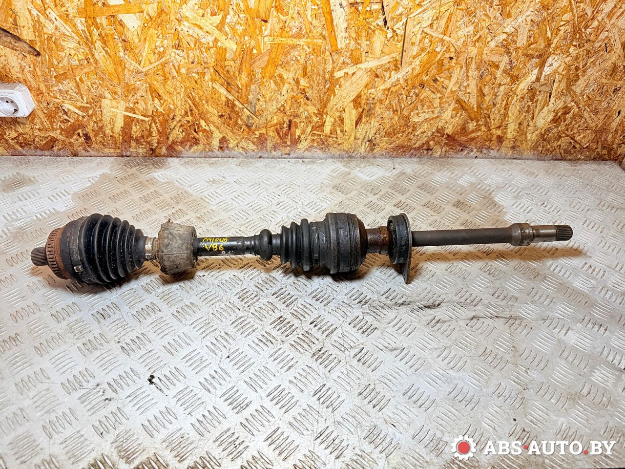 полуось передняя правая (приводной вал, ШРУС) Ford Galaxy 1 поколение 1998, 1.9 л., дизель, МКПП, минивэн, 218008, 1020964, 1097313, 1097317, 1131680, 1132482, 1132487, 1689841, 1689946, 7201674, 95VW3B436BA, 95VW3B436BB, 95VW3B436FA, 95VW3B436FB, RE95VW3219F1A, RE95VX3B436F1B, RM95VX3B436BB, RM95VX3B436FB, XM213B436AA, 20151, 302831, VKJC5273, 1689846, 7M0407272A, 7M0407272AV, 7M0407272AX, 7M0407272E, 7M0407272F, 7M0407272H, 7M0407272K, 7M0407450AX, 7M0407450X, 7M0407452, 7M0407452BX, 7M0407452X, 7M3407272A, 7M3407452AX, JZW407450GX, JZW407450HX, 419N11084Z - фото №1