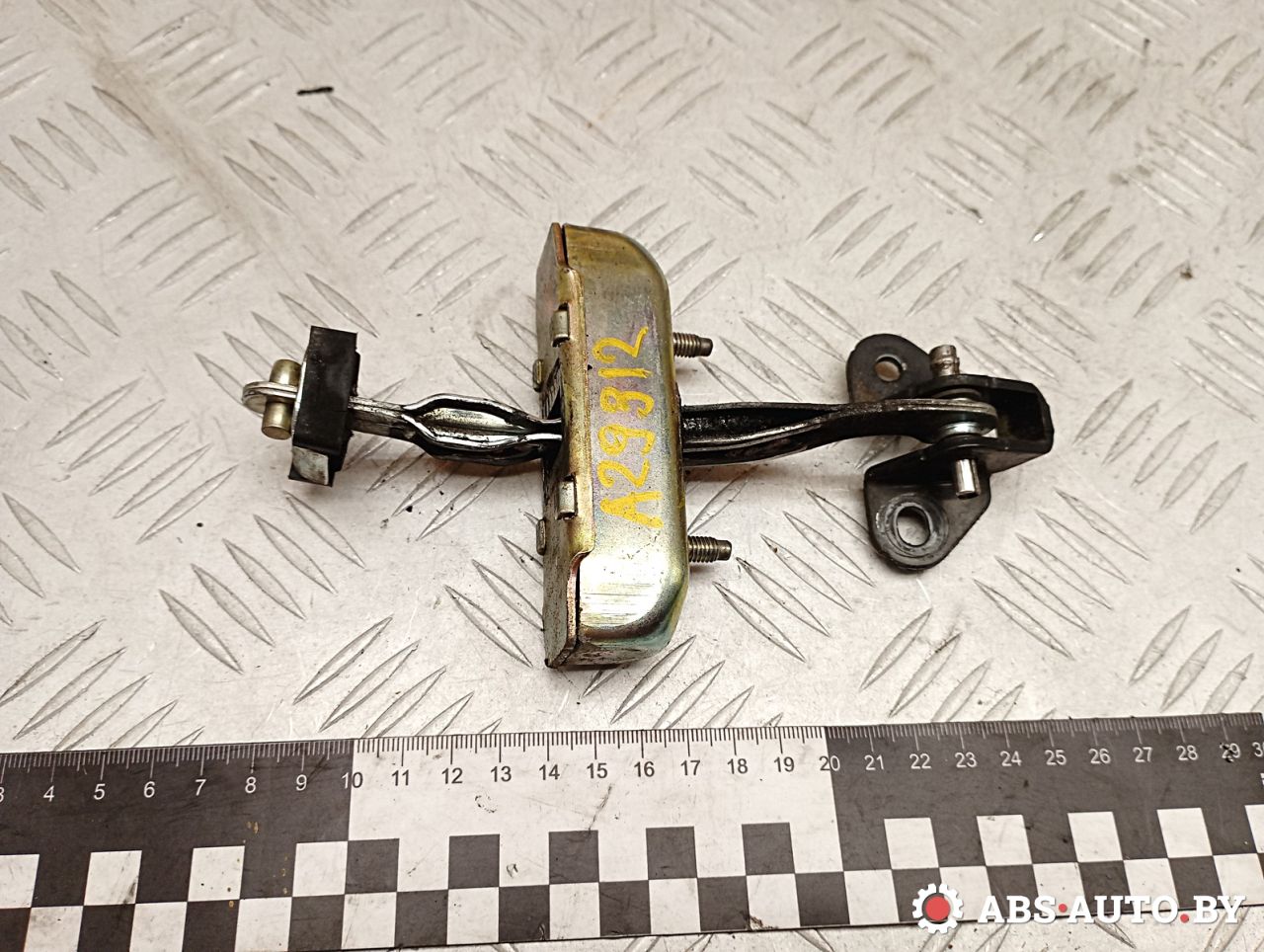 Ограничитель открывания борта (крышки багажника) Toyota RAV4 2 поколение (XA20) 2003, 2.0 л., 1CD-FTV, дизель, МКПП, внедорожник 5 дв. - фото №1