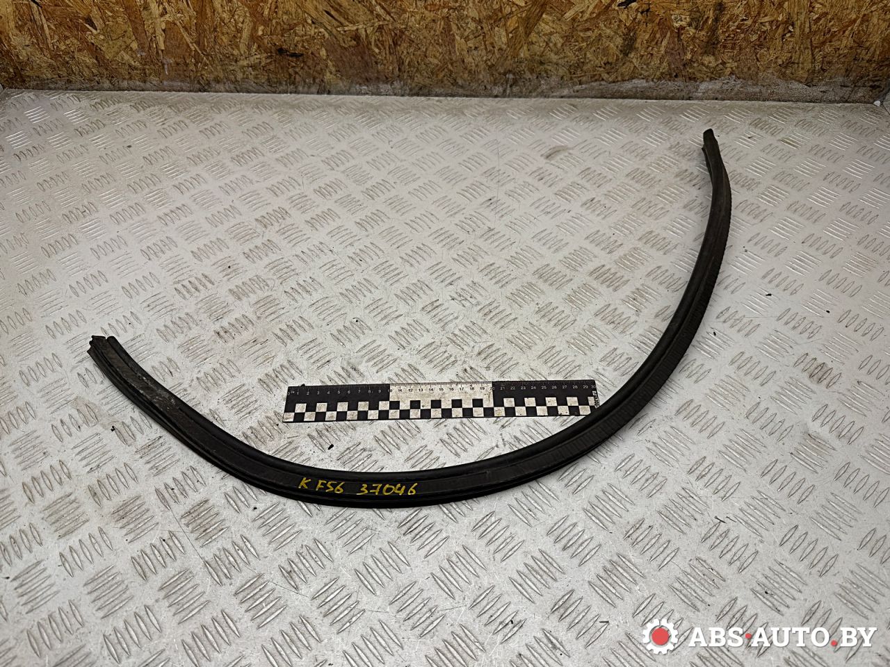 уплотнитель подкапотного пространства Citroen C5 2 поколение 2010, 2.0 л., RHR (DW10BTED4), дизель, МКПП, универсал - фото №1