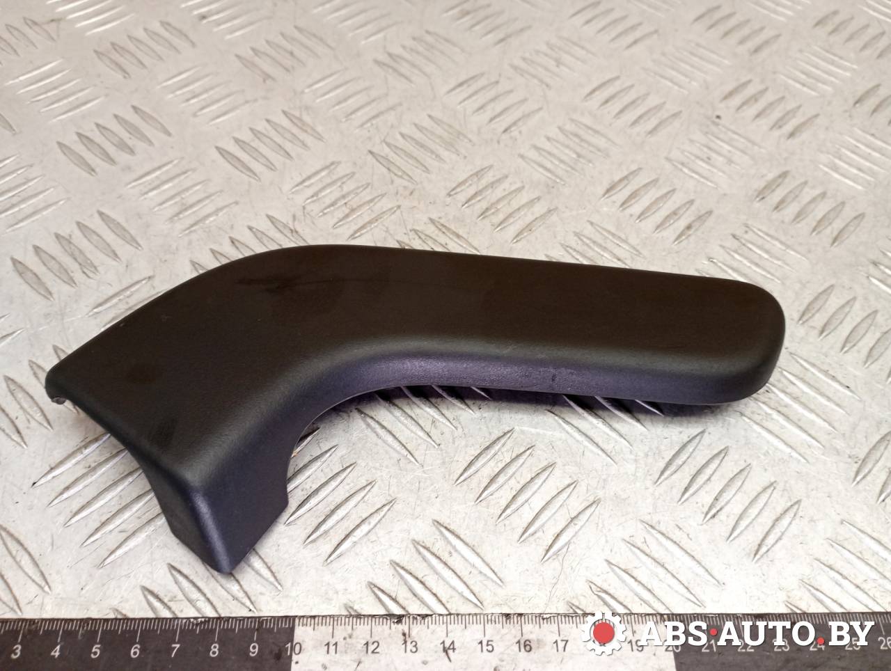 пластик (накладка) сиденья Peugeot 5008 1 поколение 2011, 1.6 л., дизель, МКПП, передний привод, 156025011 - фото №1