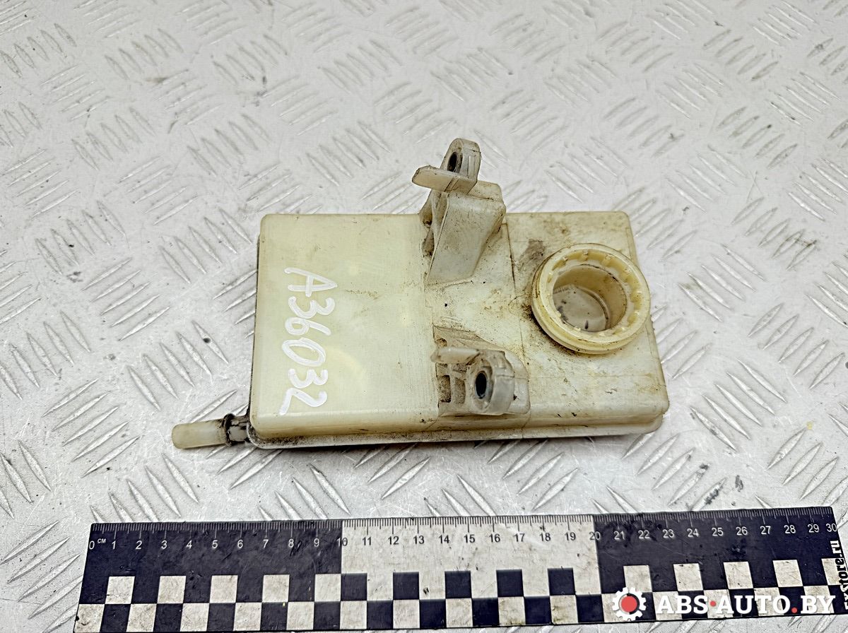 бачок тормозной жидкости Peugeot 3008 1 поколение 2012, 1.6 л., дизель, робот, передний привод, правый руль, 9680907780, 03355815053 - фото №1