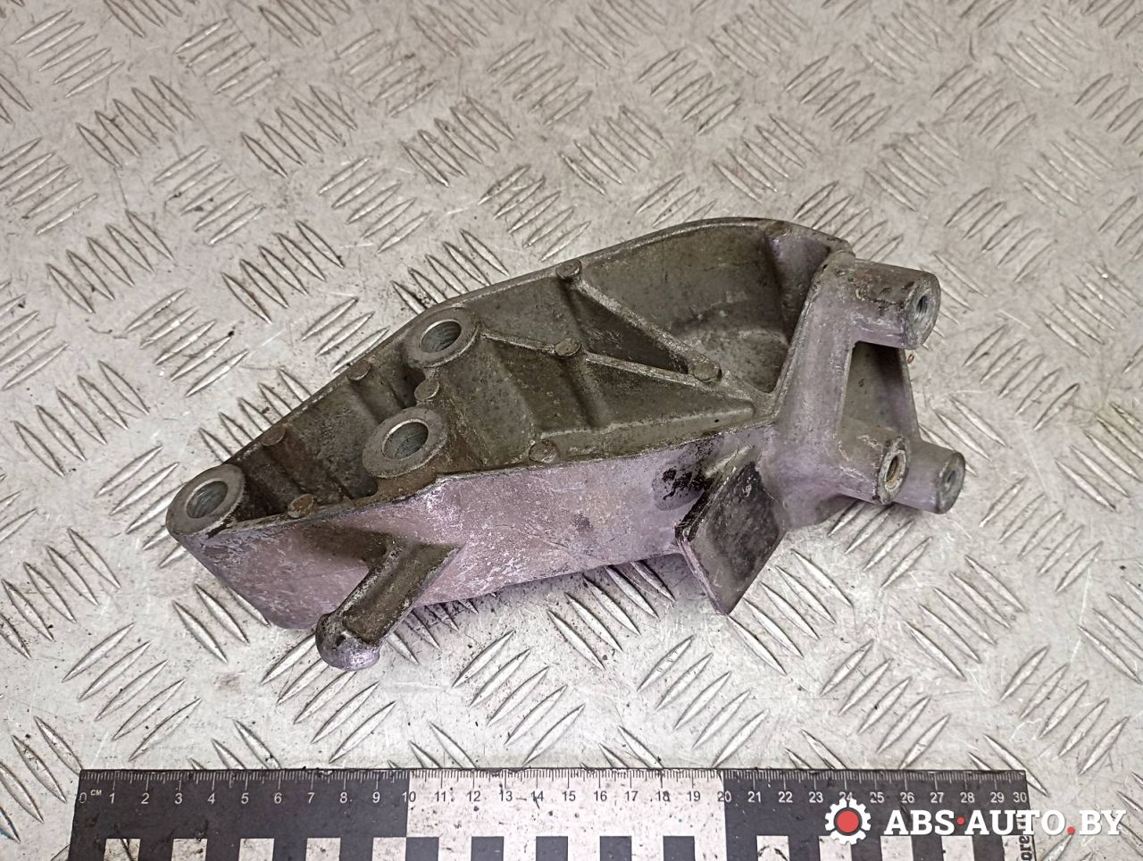 кронштейн двигателя Opel Vectra B 1998, 1.6 л., бензин, 90495438 - фото №1