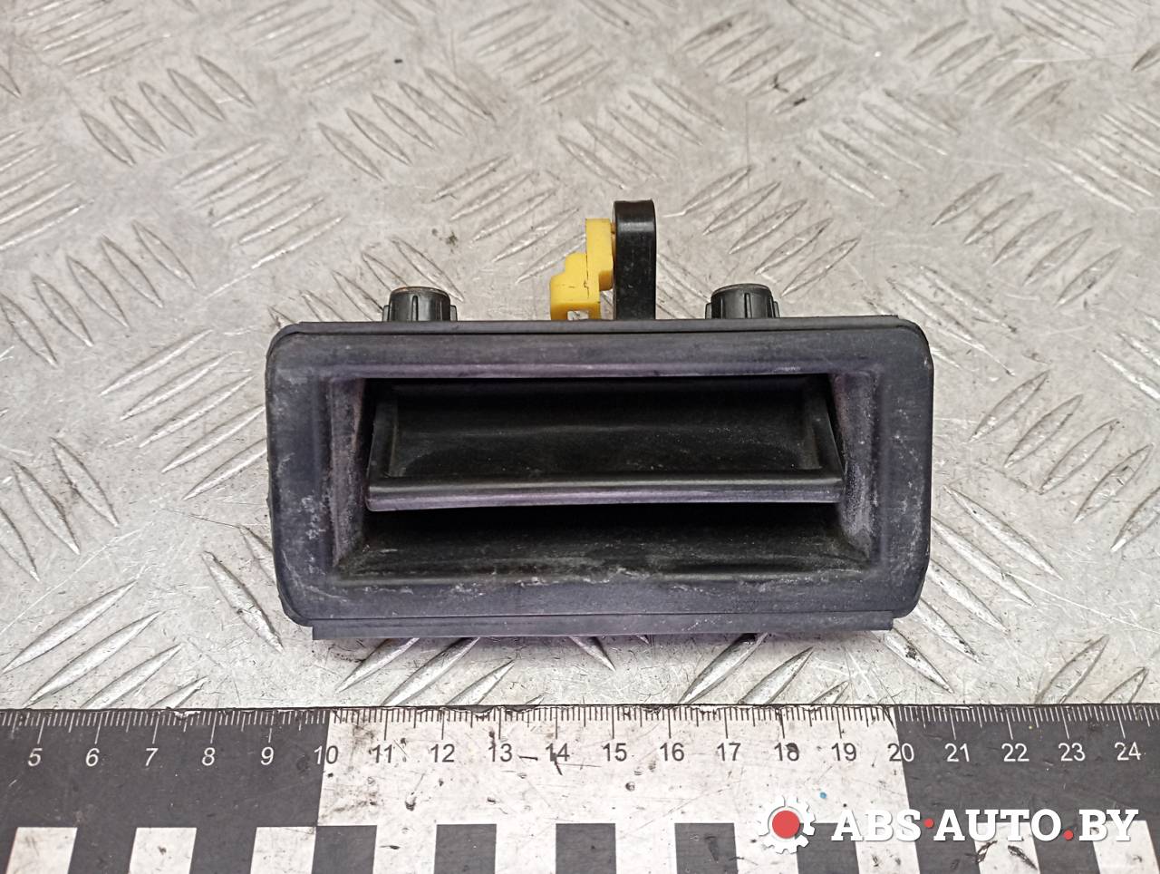 ручка крышки багажника Kia Rio 2 поколение 2007, 817201G020 - фото №1