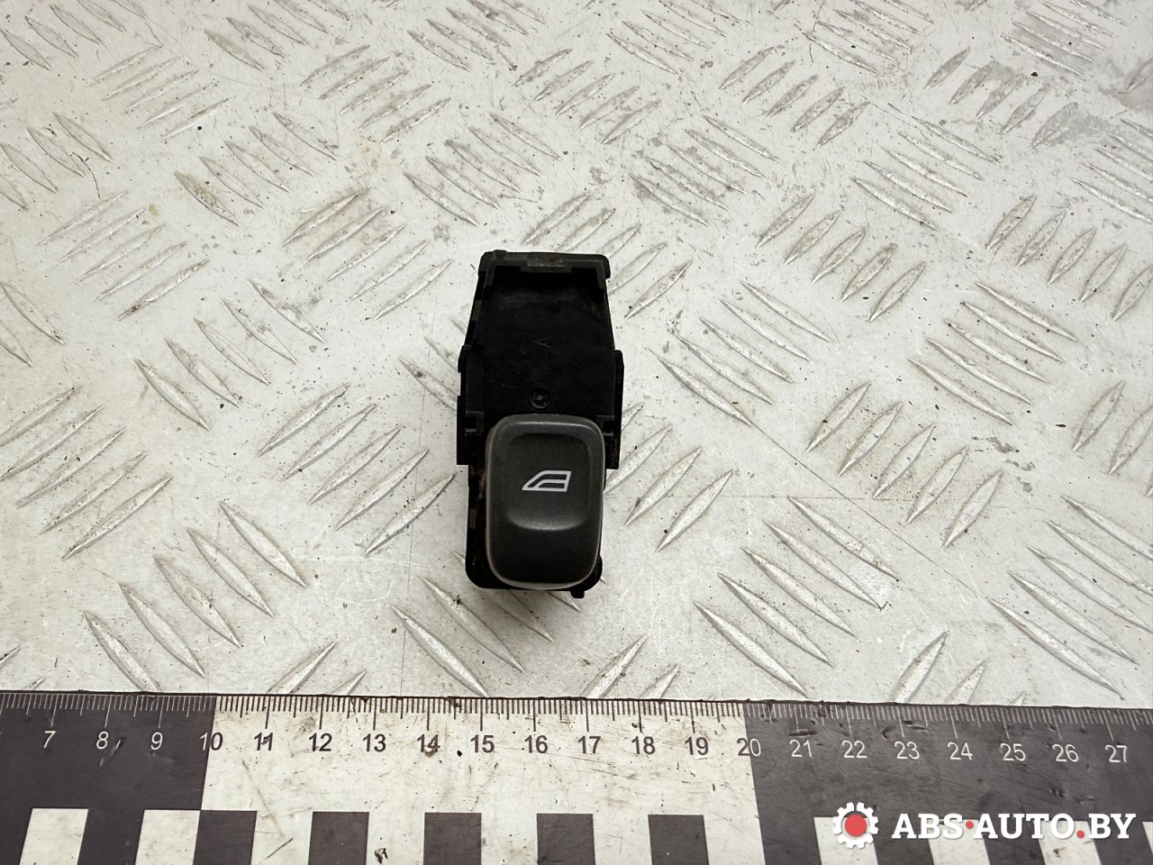 кнопка стеклоподъемника Volvo S60 1 поколение 2003, 2.4 л., дизель, МКПП, седан, 9472275 - фото №1