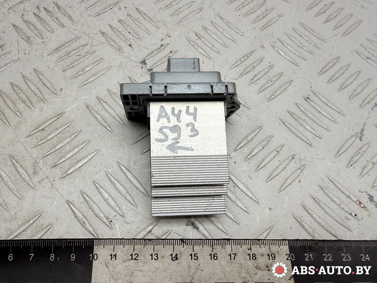 сопротивление печки Hyundai Santa Fe 2 поколение (CM) 2006, 2.2 л., D4EB, дизель, МКПП, внедорожник 5 дв., 9711138000, 971792D000, 971793K000, 972351E000, 9723526000, BMR0075EU, BMR0075KT, BMR0075WB, BMR0075YD, 21703812702510, HC972351E000, HC9723526000 - фото №1