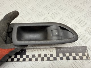 кнопка стеклоподъемника двери задней правой Renault Laguna 2 поколение 2002, 1.9 л., F9Q 750, дизель, МКПП, хетчбэк 5 дв., передний привод, 8200016014