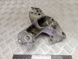 кронштейн двигателя Volkswagen Passat B5 1997, 2.4 л., бензин, 4B0199352A