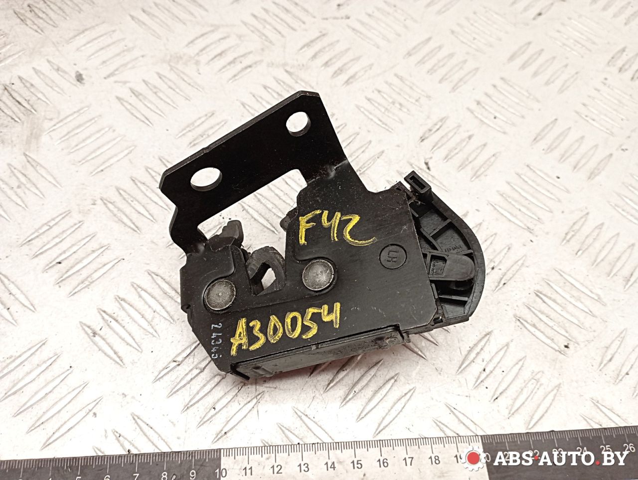 замок багажника Volvo XC90 1 поколение 2005, 2.4 л., D 5244 T, дизель, АКПП, внедорожник 5 дв., полный подключаемый привод, правый руль, 30649106 - фото №1