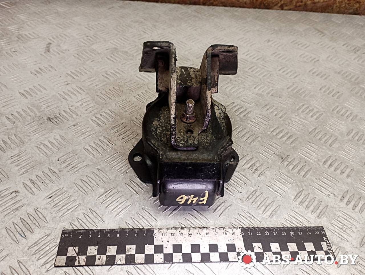 подушка крепления двигателя Mitsubishi Pajero 3 поколение 2002, 3.2 л., дизель, МКПП, внедорожник 3 дв., MR554231 - фото №1