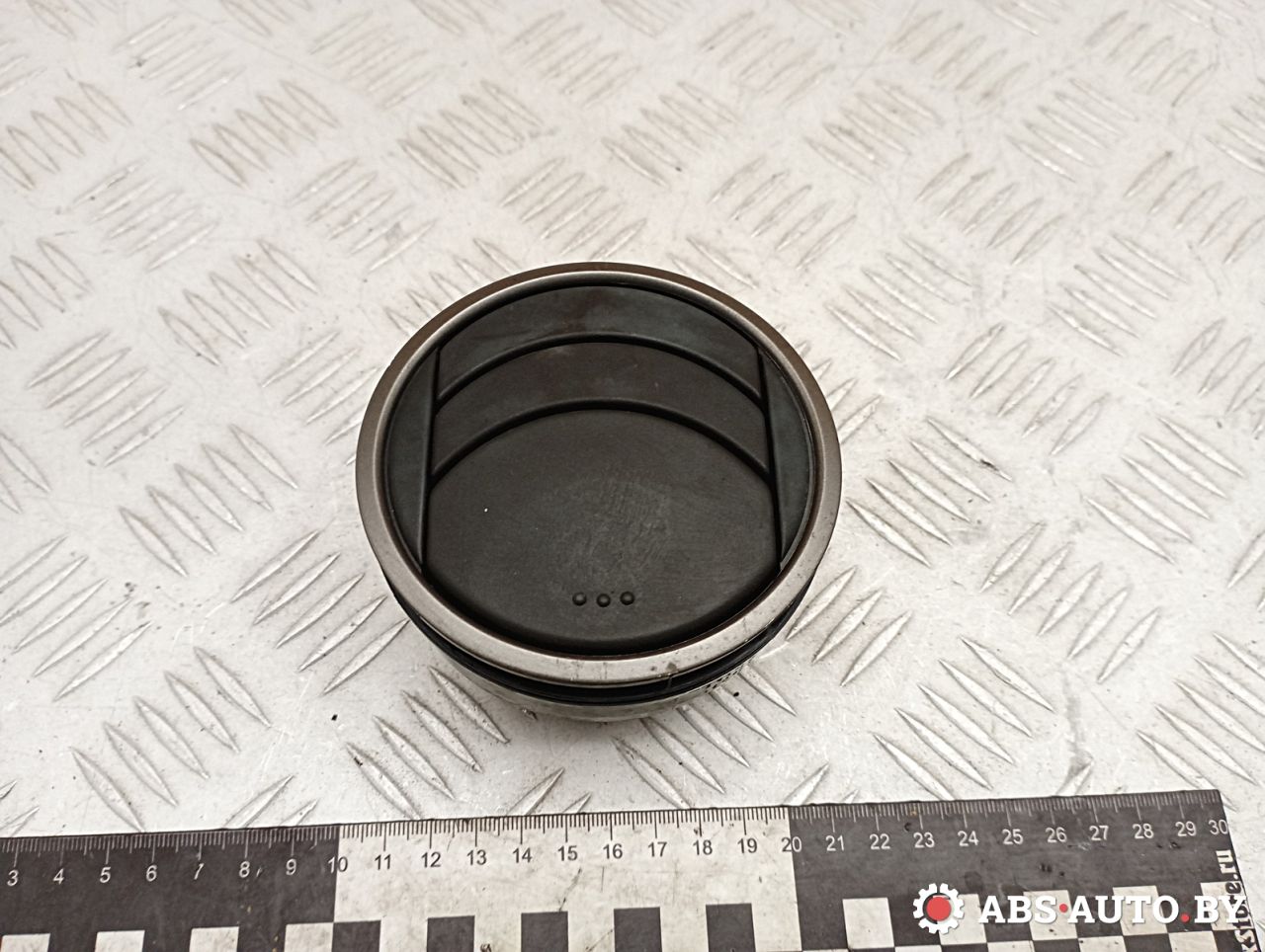 дефлектор обдува салона Mazda 6 GG 2003, 2.0 л., бензин, МКПП, правый руль, GJ6A - фото №1