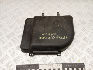 крышка блока предохранителей Suzuki Grand Vitara 2 поколение 2008, 1.6 л., M16A, бензин, МКПП, внедорожник 3 дв., 3392565J0